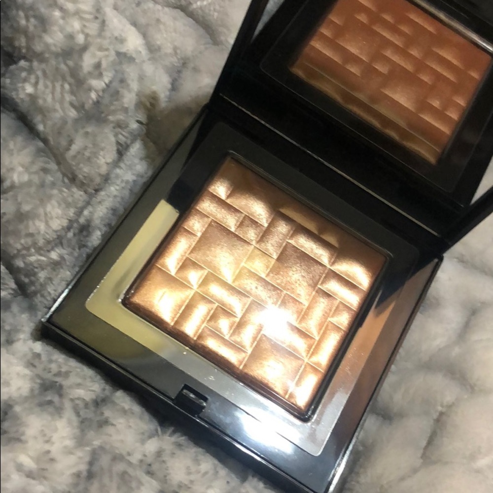 Bobby Brown highlighter new and unused